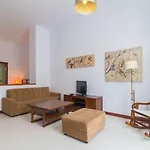 Casa Palacio De *